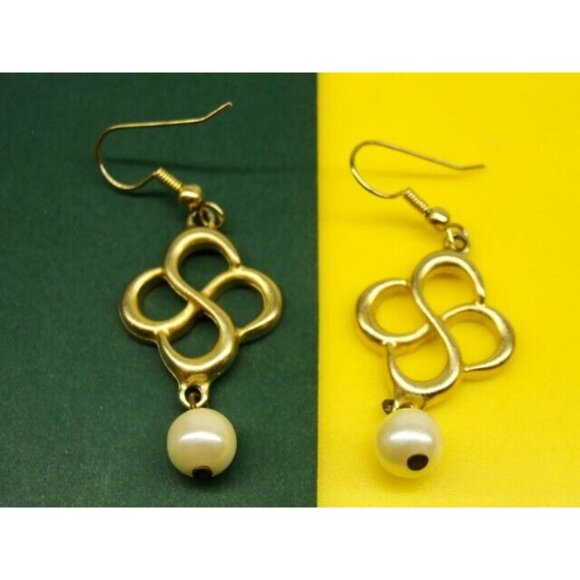 Infinity The Limited Gold Tone Vertical Drop Dangle Hook Earrings Womans - Picture 3 of 5